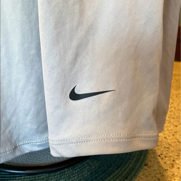 NWT Women’s Nike Training Tank Top - Picture 4 of 12